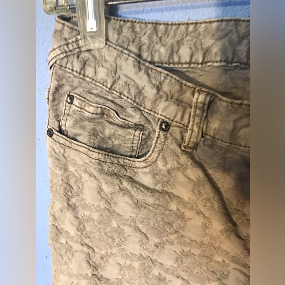 Free People~Olive~Crinkly Raised Design Jeans 28~Jacquard Fabric~Stretch~Skinny